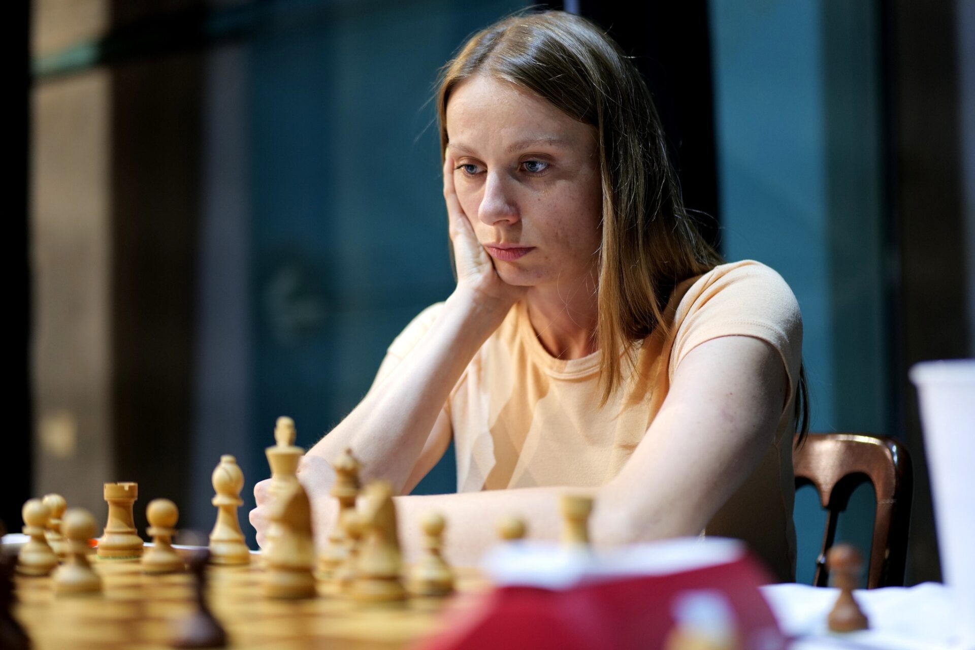 WFM Tihana Iveković za šachovnicou na Chess Slovak Open 2026 v Skalici