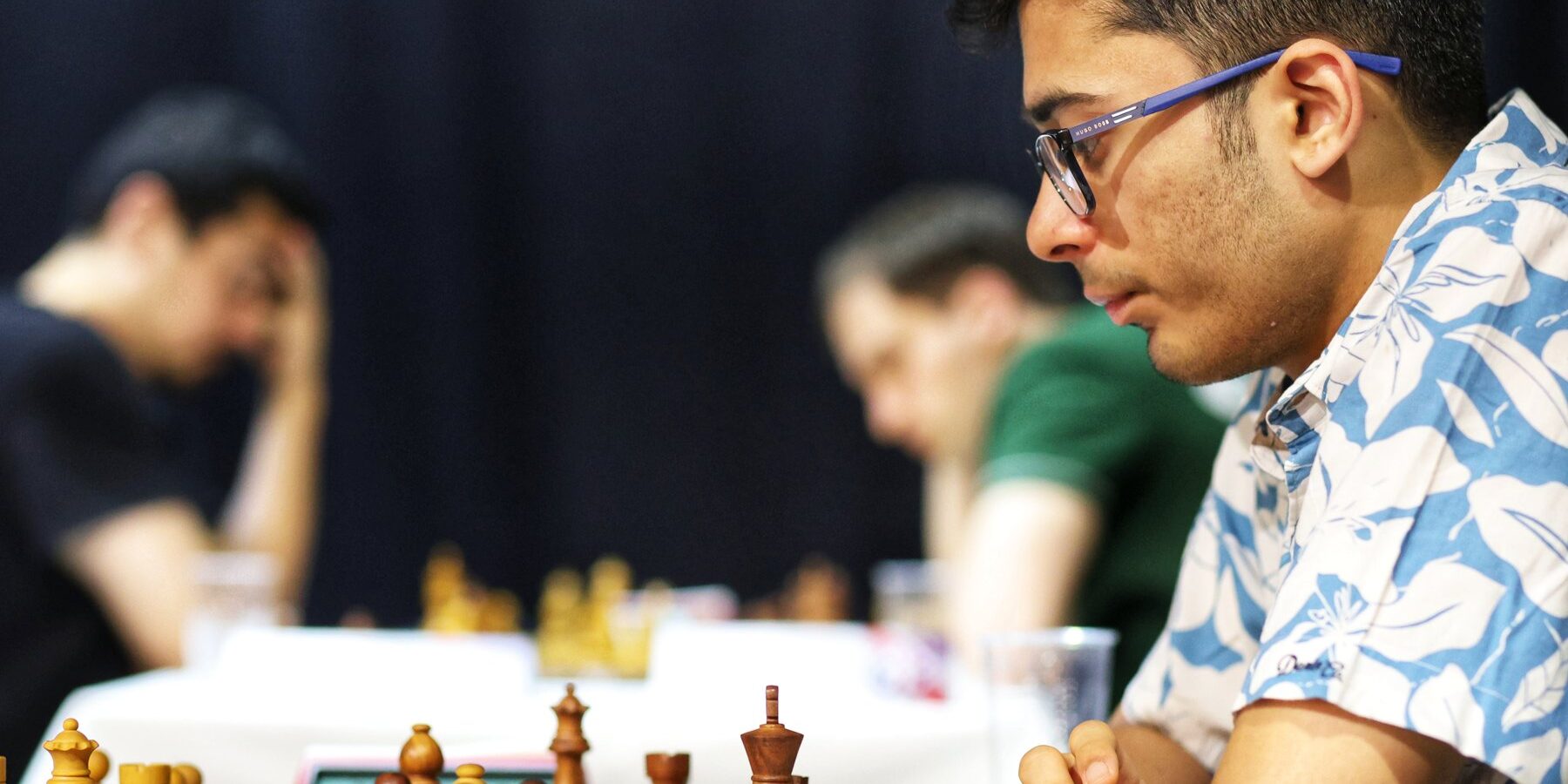 GM Leon Luke Mendonca za šachovnicou na Chess Slovak Open 2026 v Skalici