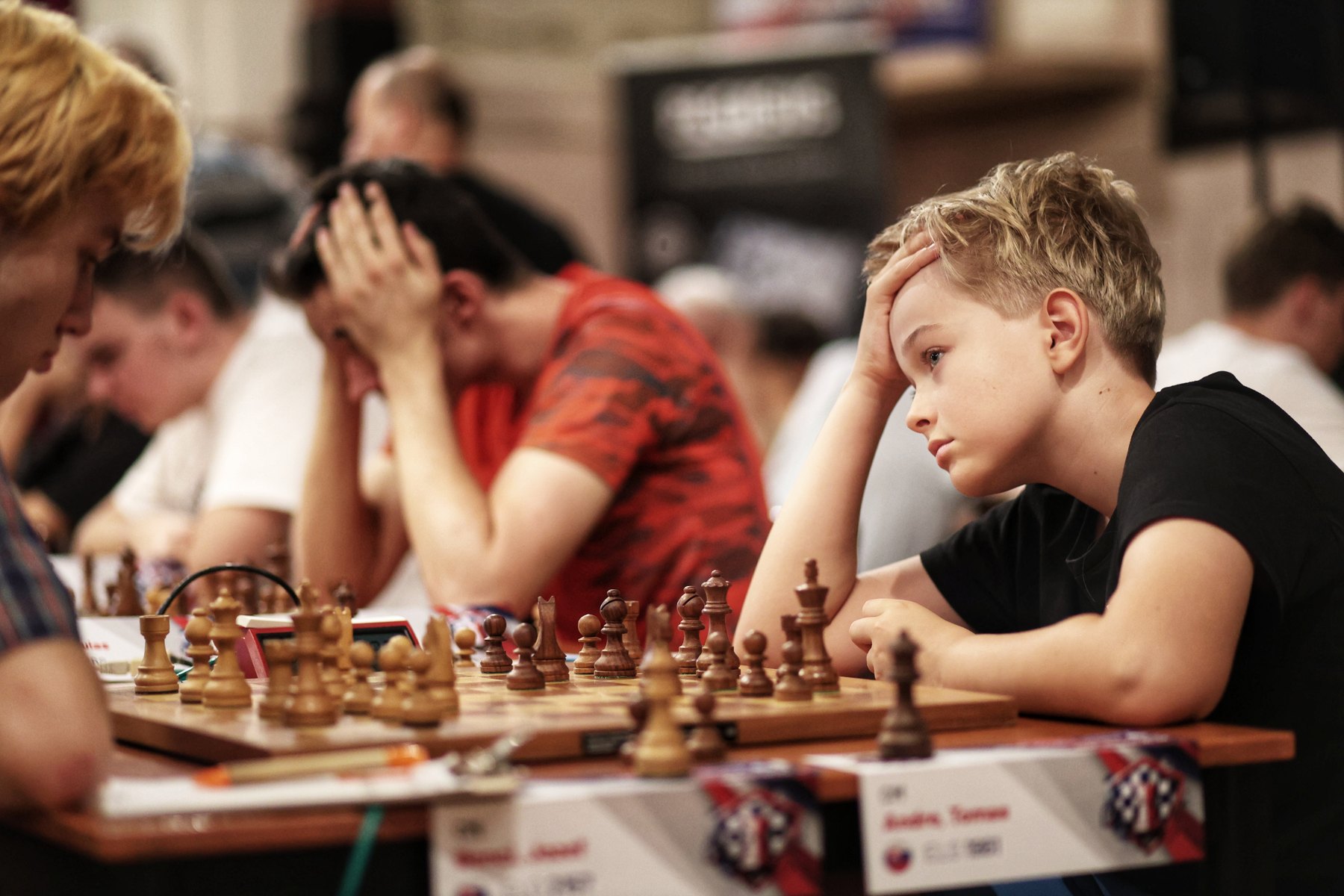 Open B (Kvarteto Cup) players at the boards in the House of Culture in Skalica