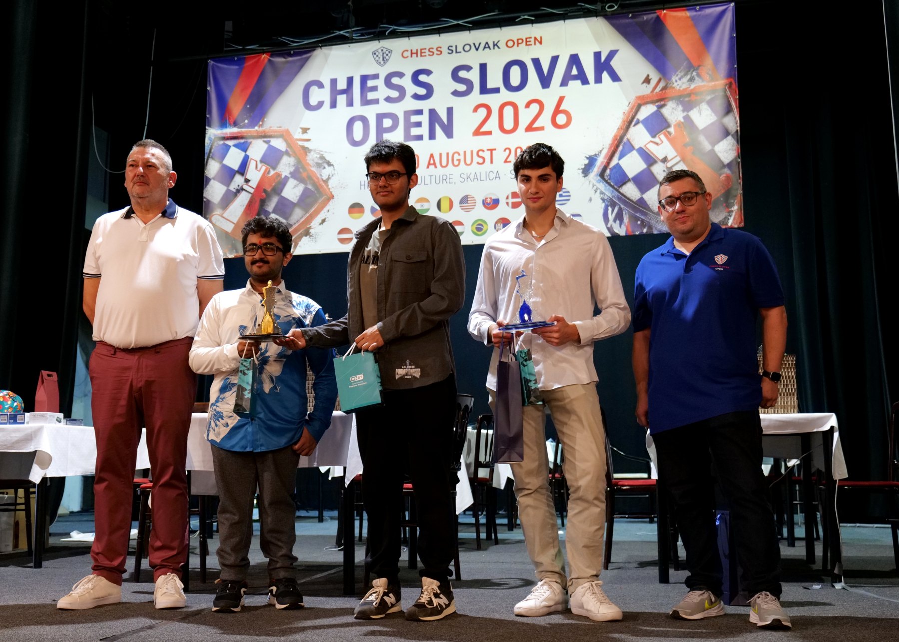 Pódium turnaja Masters na Chess Slovak Open 2026: Mittal, Mishra a Dardha